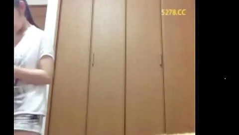 231113童顔でかわいいの胸チラ235