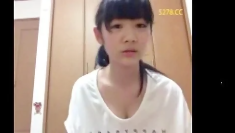 240124童顔でカワイイ美女の谷間238